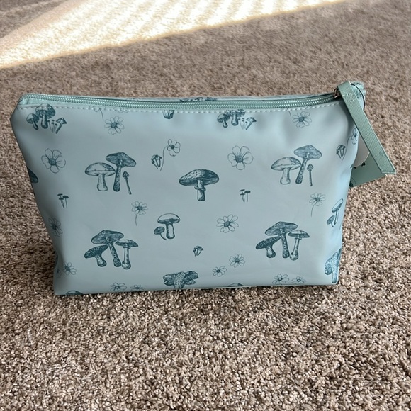 Tender Love + Carry Teal Fungi/Mushroom/Daisy/Flower Bathroom Bag Weekender - Picture 2 of 8